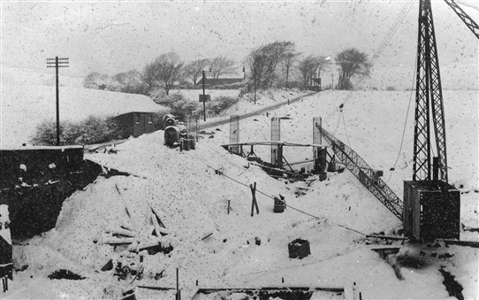 Photo:Working on the bridge in the winter of 1938-39.