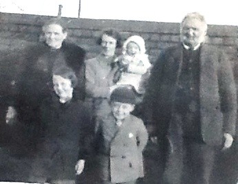 Photo:Meg Stein (nee Haig) (centre), with her parents John and Margaret Haig, and her three children Margaret, Jim and Jean, the baby, c. 1927.
